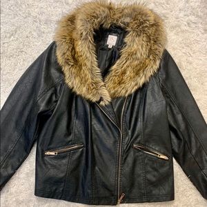 Leather Jacket with Faux Fur detachable collar!